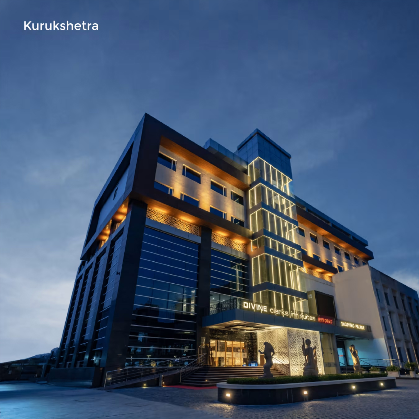 Clarks Inn Suites, Saro